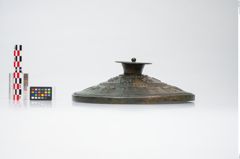 Foto von Bronzedeckel (NHMW-PRAE-025830)